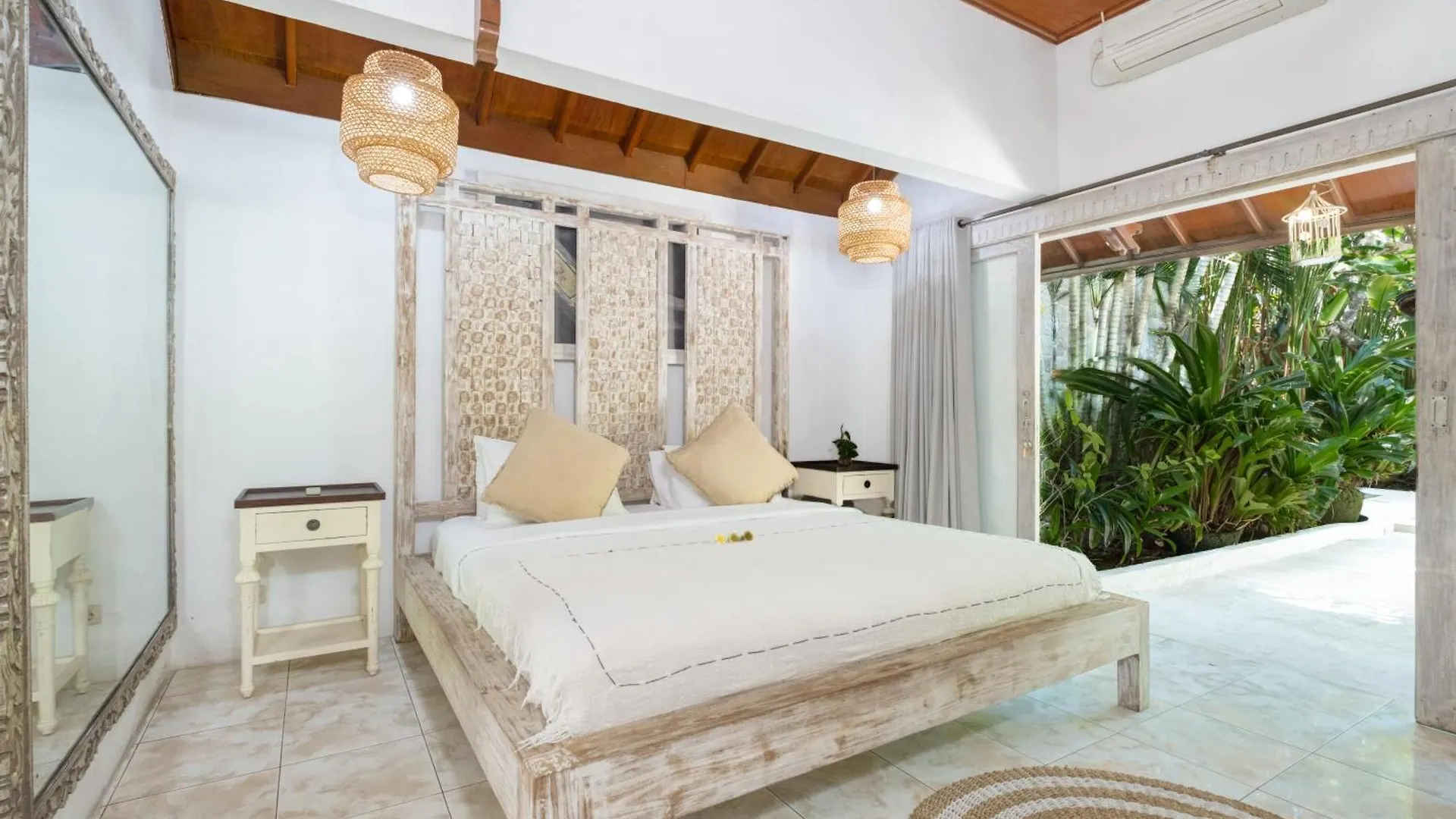 The Ocean Luxury Villas Resort Seminyak Indonesien